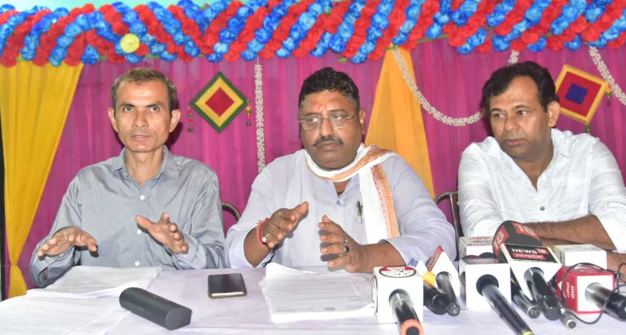खुलासा :विज्ञापन दाता फर्म मैसर्स मीडिया 24-7 लगा रही शहर में अवैध होर्डिंग: हिमांशु मित्तल  