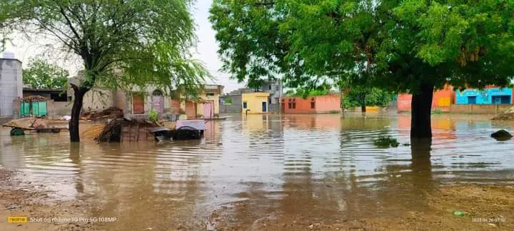 मानसून की पहली बारिश से तर-बतर हुए शहर-गांव