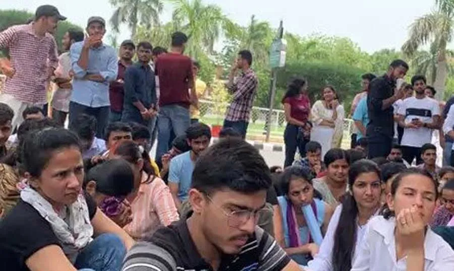 गुजवि के बाद हकृवि में भी शिक्षा हुई महंगी