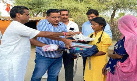 बाढ़ से पीड़ित ममता की पढ़ाई के लिए आगे आये पूनियां