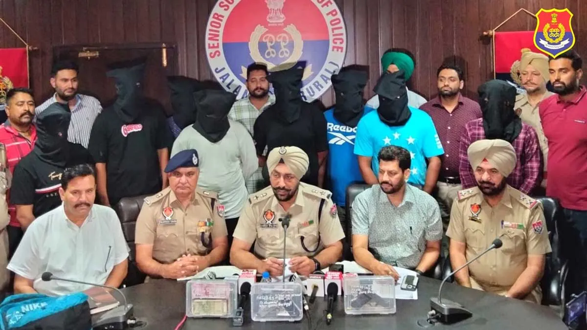 लूटेरा गिरोह के 8 सदस्य हथियार सहित गिरफ्तार