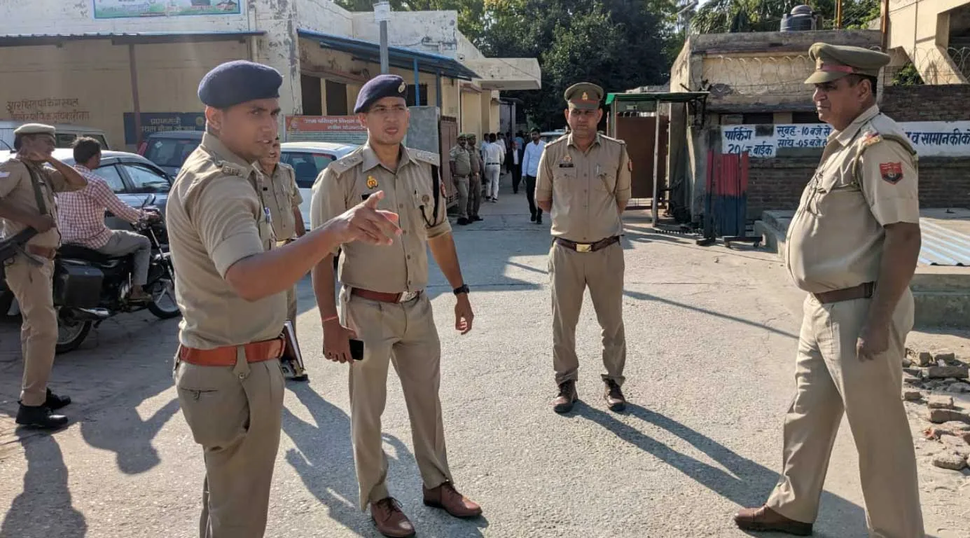 कैराना में एसपी ने परखी न्यायालय की सुरक्षा-व्यवस्था