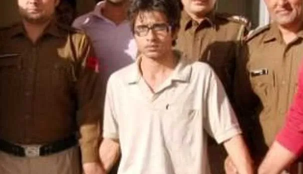 कुख्यात महताब काना को बस से पेशी पर लाई पुलिस
