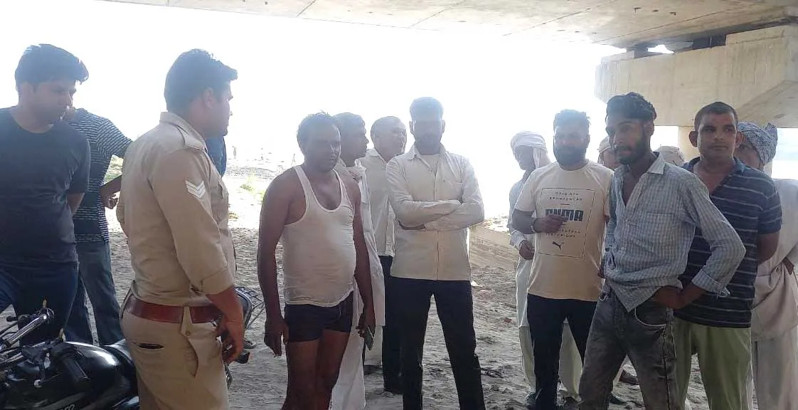 यमुना नदी से बरामद हुए तीन युवकों के शव, कोहराम