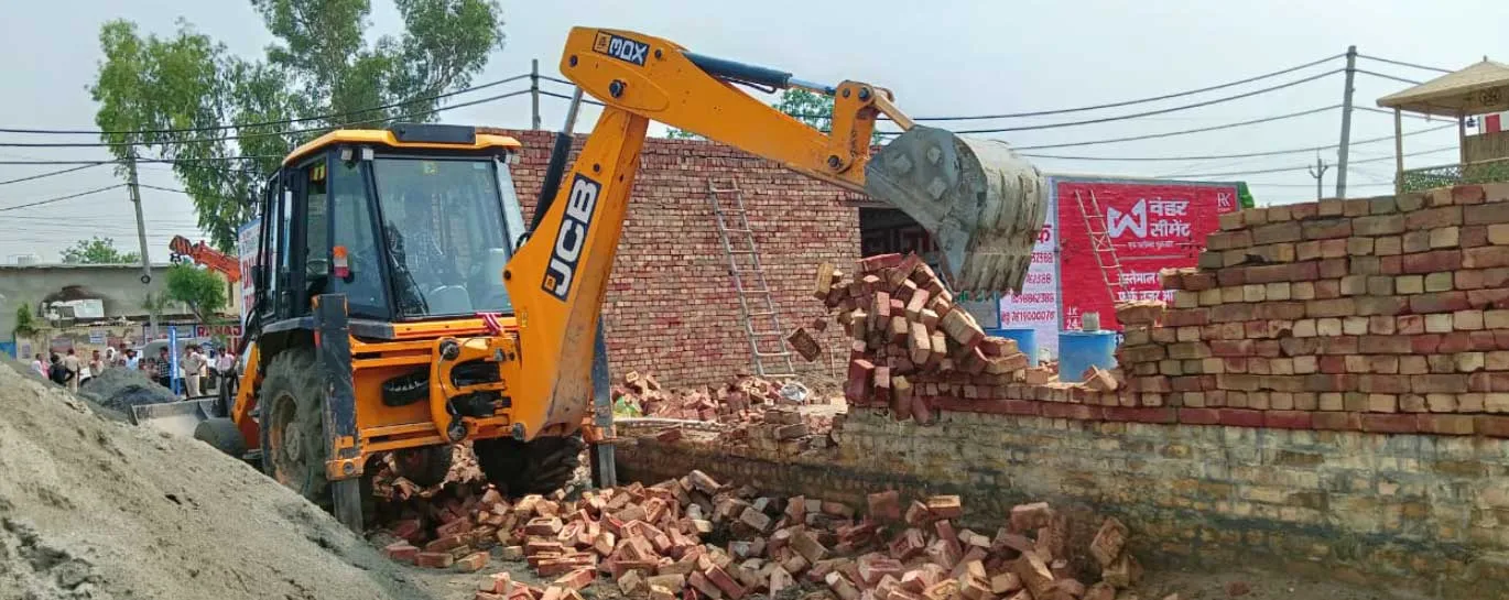 सैदपुर, जटोला व फिरोजपुर बांगर की राजस्व संपदा में विकसित अवैध कालोनियों को किया ध्वस्त