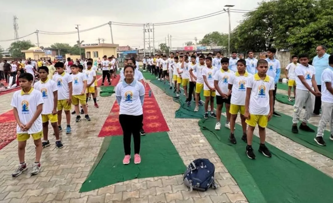 9 वां अंतरराष्ट्रीय योग दिवस मनाया