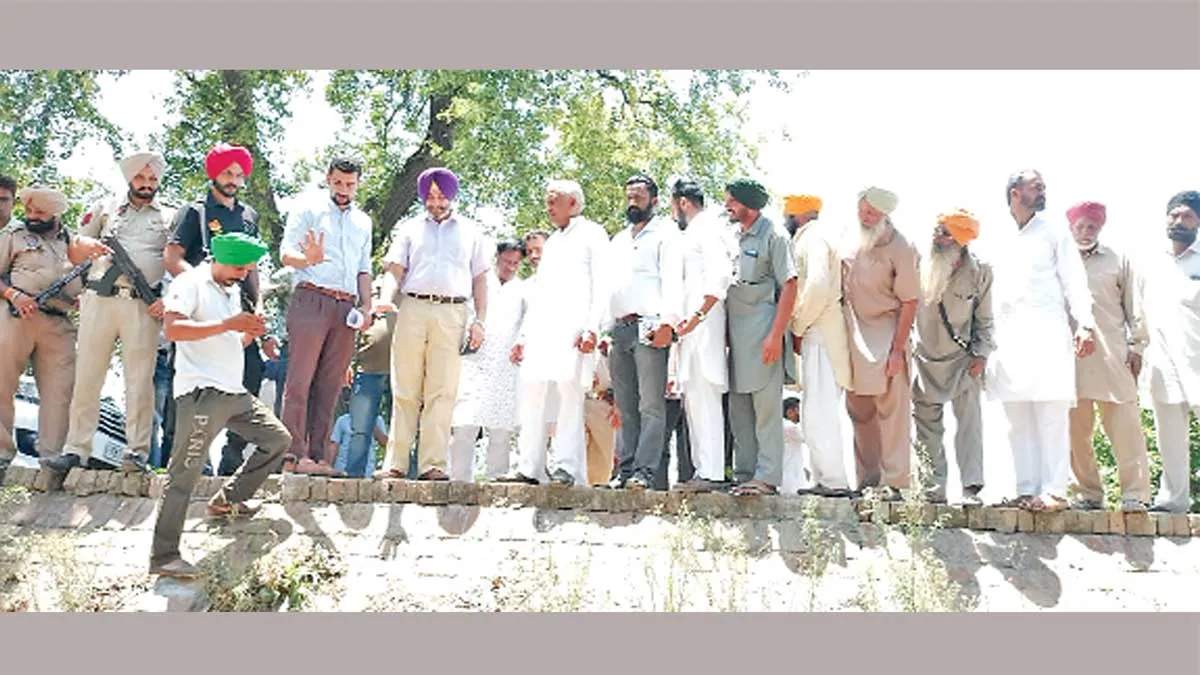 विधायक गोयल ने विभिन्न विभागों के अधिकारियों से की बैठक, सुलझा विवाद