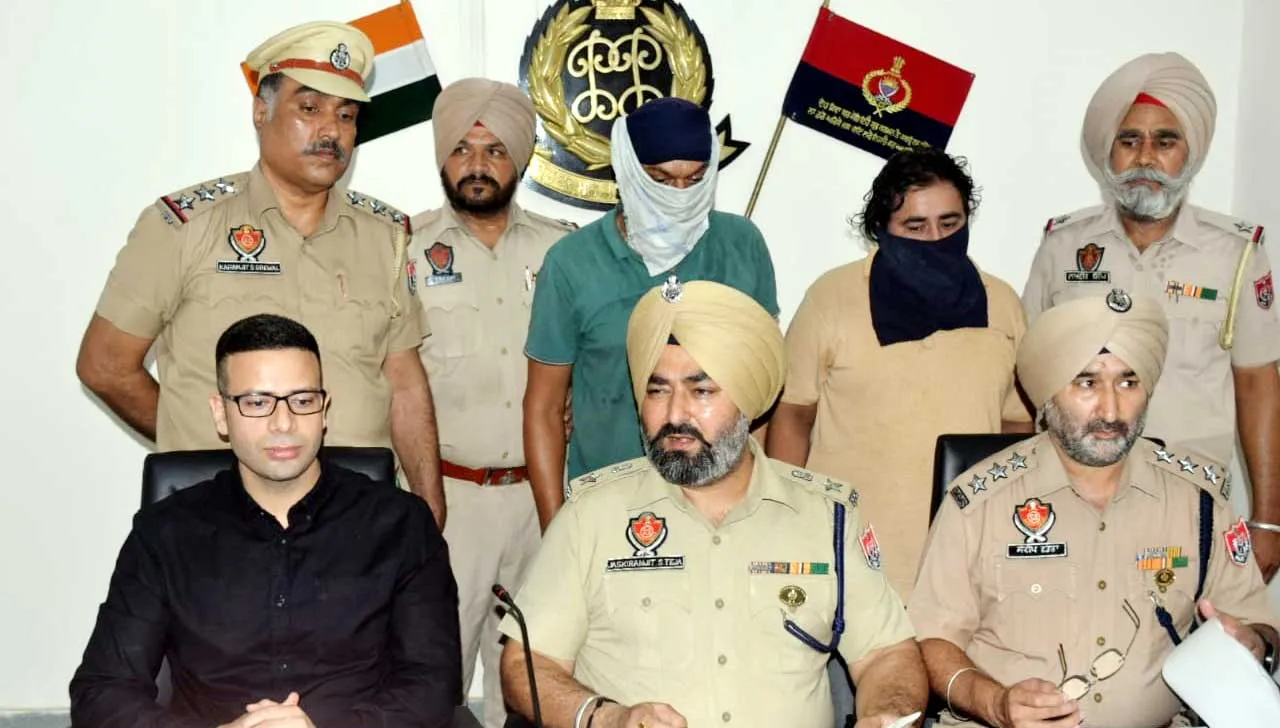 2 फर्जी अधिकारी गिरफ्तार