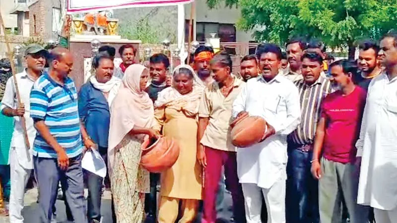 मांगों को लेकर सफाई मजदूर यूनियन ने शुरू की हड़ताल