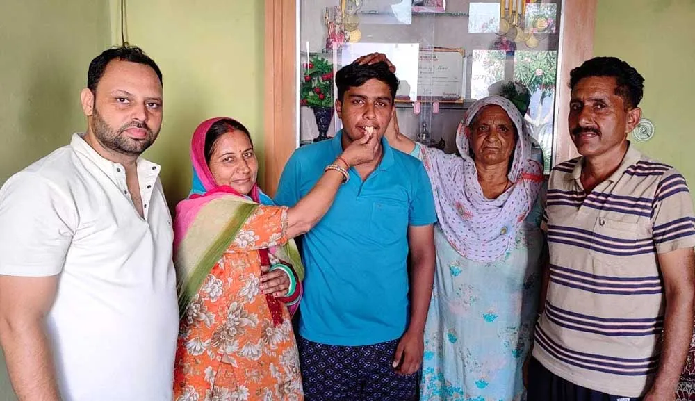 नीट की परीक्षा में वैभव ने किया जिला टॉप