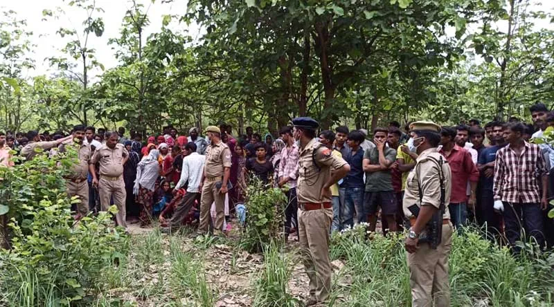 पेड़ से लटका मिला लापता छात्र का शव, हत्या की आशंका