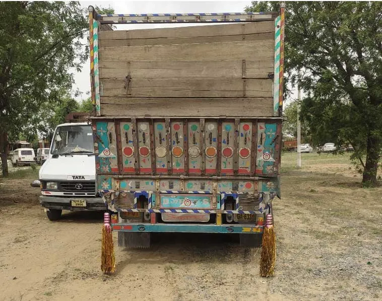 Rajasthan police: ट्रक से 25 लाख की अनुमानित लागत की पंजाब निर्मित 322 कार्टून जब्त