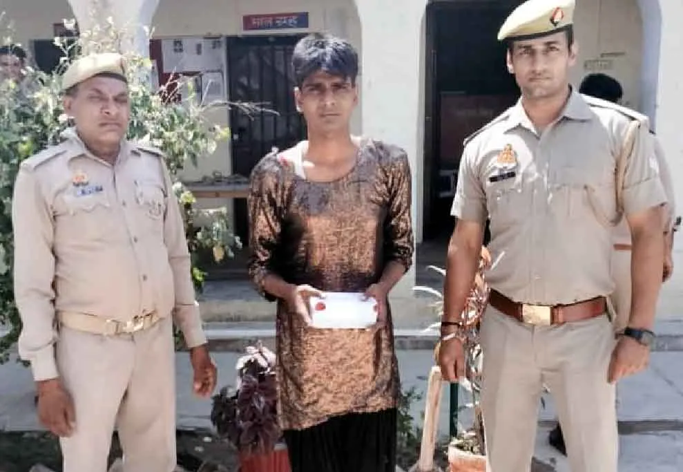किन्नर बनकर ट्रैक्टर ट्रॉली चालक के चोरी किए 75 हज़ार