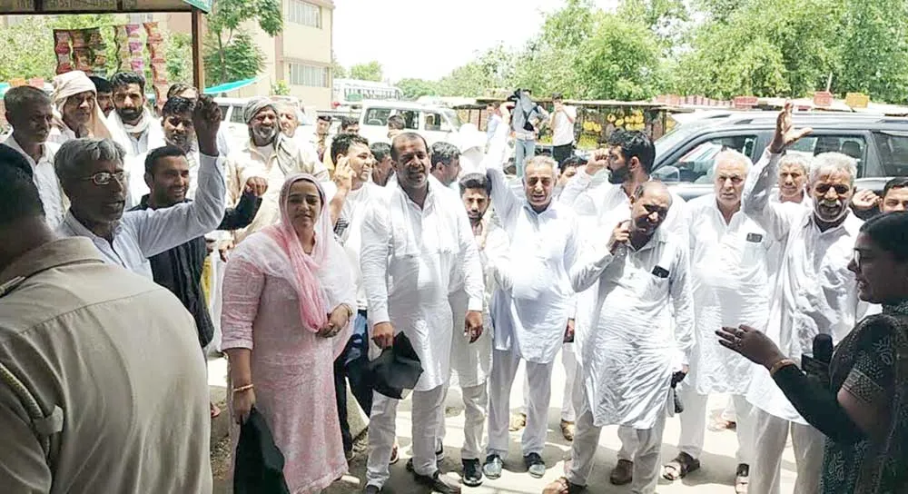 जब तक सरपंचों की मांगों का समाधान नही होगा तब तक सरकार का विरोध जारी रहेगा: संतोष बैनीवाल