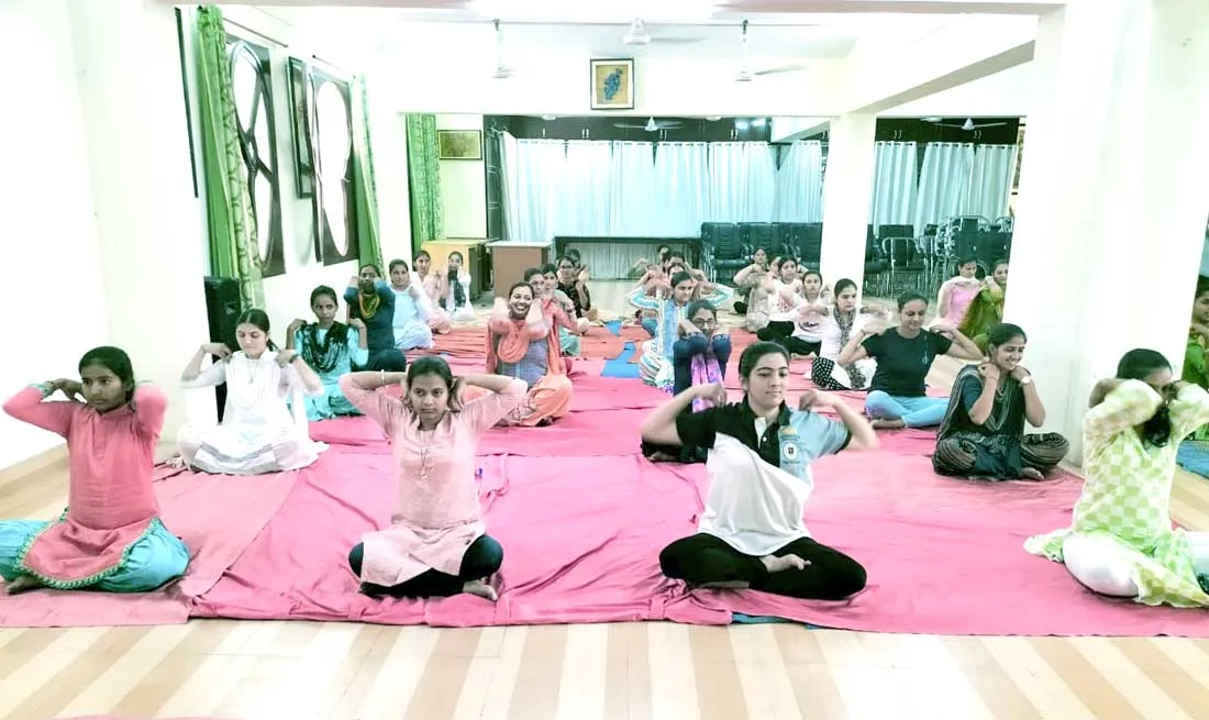 शाह सतनाम जी कॉलेज ऑफ एजुकेशन में कराया योग अभ्यास