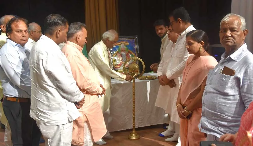 समाज में फैली बुराईयों का अंत कर कबीर द्वारा बताए रास्ते पर चलना ही उनके चरणों में सच्ची श्रद्घांजलि- दत्तात्रेय
