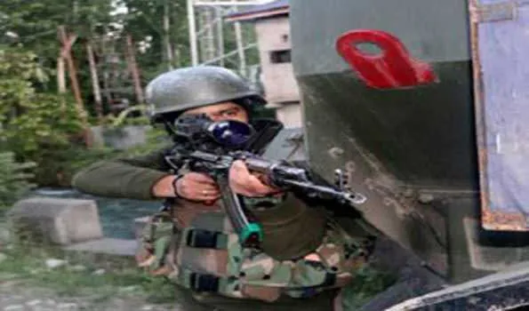 कुलगाम में सुरक्षा बलों ने एक स्थानीय आतंकवादी को मार गिराया, एक पुलिसकर्मी घायल