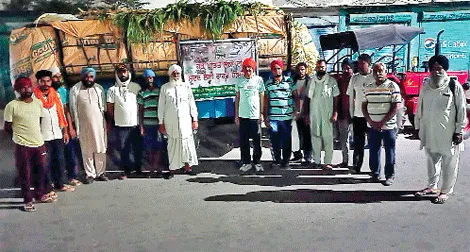 बाढ़ पीड़ितों के लिए राशन व पशुओं के लिए 12 ट्रॉली हरा चारा रवाना