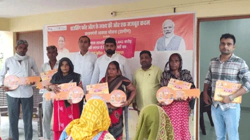 प्रधानमंत्री आवास योजना के अंतर्गत चाबी वितरण समारोह