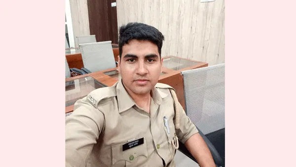 महिला की जान बचाने वाले पीआरवी कमांडर को मुख्यालय ने किया सम्मानित