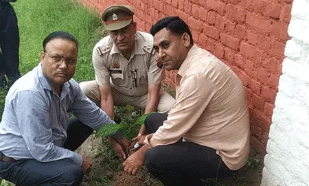वृक्ष करते है धरती का श्रृंगार- दिनेश शर्मा