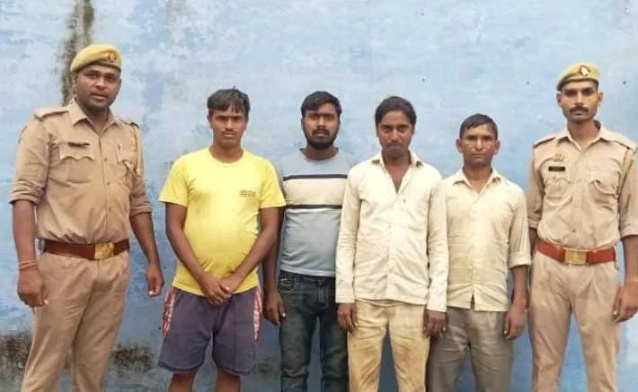 नरौरा पुलिस ने 04 जुआरियों को किया गिरफ्तार