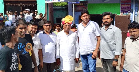 सेवानिवृत्त उद्यान अधिकारी ने किया मोहर्रम के जुलूस का शुभारंभ