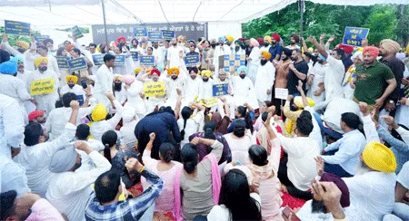 ‘आप’ नेताओं ने मणिपुर की घटना के खिलाफ चंडीगढ़ में किया प्रदर्शन