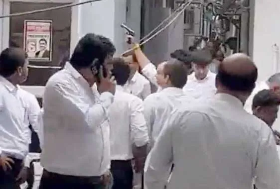 Delhi Court Firing: तीस हजारी कोर्ट में फायरिंग, लोगों में दहशत