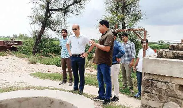 कलक्टर ने किया नहर प्रणाली के हैडों का निरीक्षण