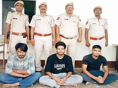 लाखों की हेरोइन के साथ तीन तस्कर काबू, कार जब्त, बाल अपचारी भी धरा गया