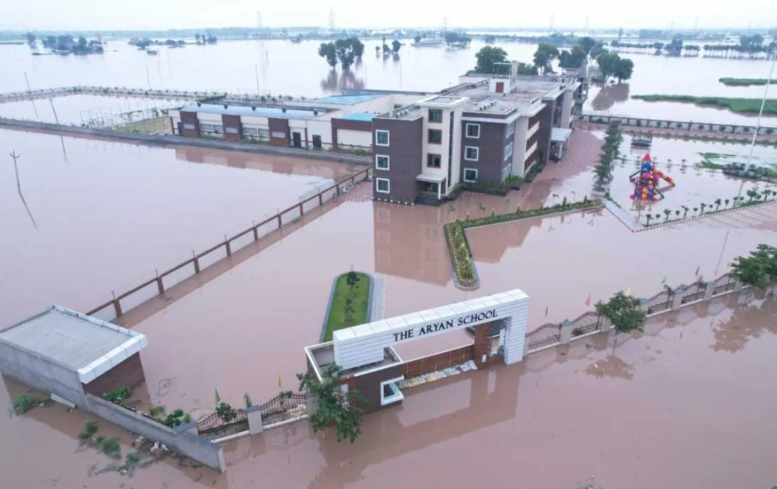 Fatehabad Flood Update: फतेहाबाद की चौखट पर पहुंचा बाढ़ का पानी, स्कूलों में छुट्टियां