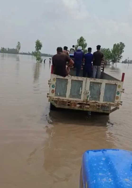 ये है भाईचारा, हरियाणा के सेवादारों ने पंजाब में जाकर बांटी राहत सामग्री