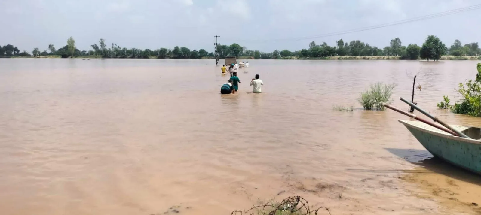 Ghaggar River: टोहाना के साथ लगते पंजाब में दो जगह टूटी घग्घर, ग्रामीण भयभीत, फतेहाबाद के गांवों पर खतरा मंडराया