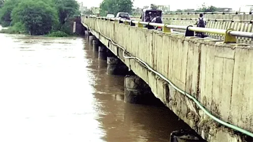 गुल्लाचिक्का पर फिर बढ़ा जल स्तर