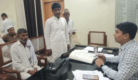 एसडीएम से मामौर झील की मेड सुदृढ़ कराने की गुहार