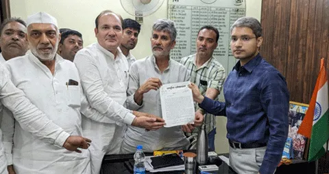जिलाधिकारी से मिला रालोद का प्रतिनिधिमंडल, सौंपा ज्ञापन