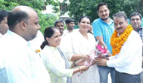 मुख्यमंत्री के ओएसडी से की कॉलेज को सरकारी दर्जा दिलाने की मांग