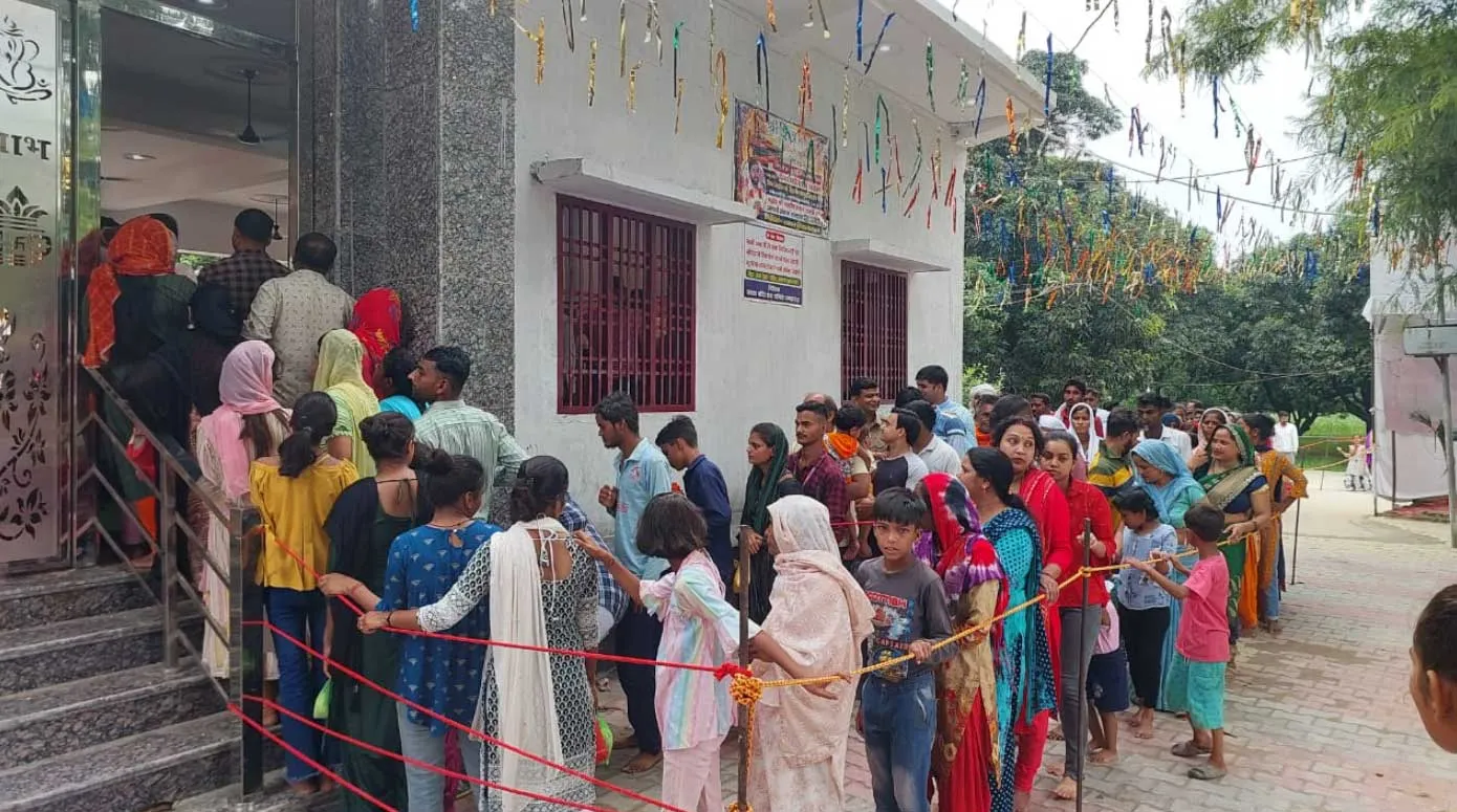 शिवरात्रि के पर्व पर शिवभक्तो ने भगवान शंकर का किया जलाभिषेक