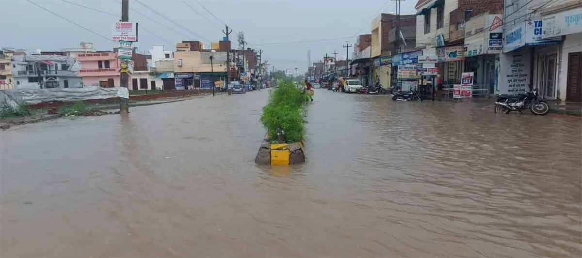 Heavy Rains: हरियाणा के 14 जिलों में भी बने बाढ़ जैसे हालात, अंबाला में बुलाई आर्मी व एनडीआरएफ टीम