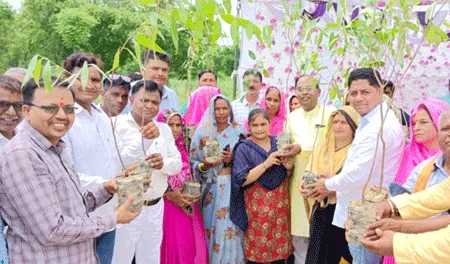 पर्यावरण संरक्षण और पौधरोपण का संकल्प लें : देवेन्द्र लोधी