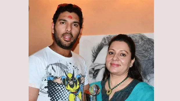 पूर्व क्रिकेटर युवराज सिंह की मां शबनम से मांगी 5 लाख रंगदारी