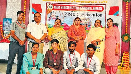 मीरा मेडिकल इंस्टीट्यूट की छात्राओं ने मनाया तीज का त्यौहार