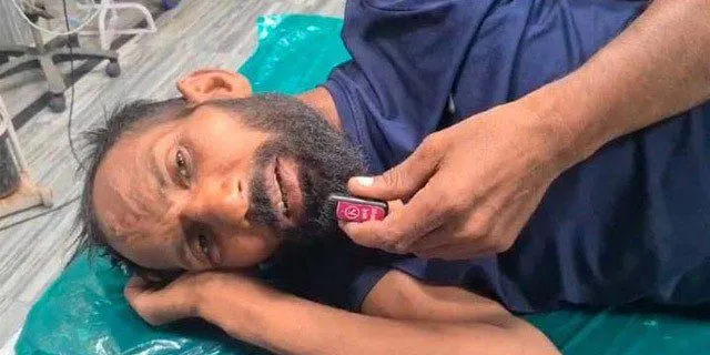 युवकों ने व्यक्ति को बुरी तरह से पीटा