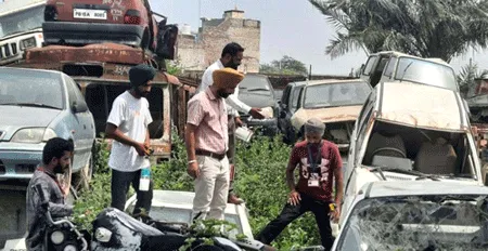 स्वास्थ्य विभाग की टीम ने पुलिस थानों और क्वार्टरों में की डेंगू के लारवे की जांच
