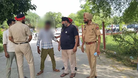 पिकअप चोरी मामले में दो दबोचे