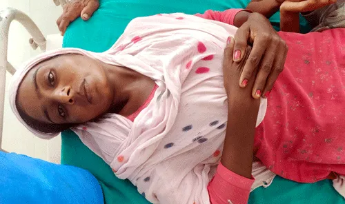 घरेलू कलह के चलते पति ने पत्नी को किया घायल