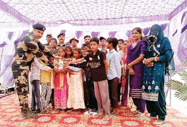 ‘विलेज वाईब्रेट’ कार्यक्रम के तहत सांस्कृतिक कार्यक्रम का आयोजन