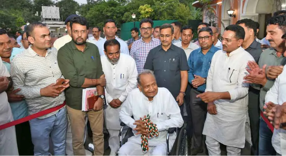 पुरानी पेंशन योजना बहाल करने के लिए कर्मचारियों ने मुख्यमंत्री का जताया आभार