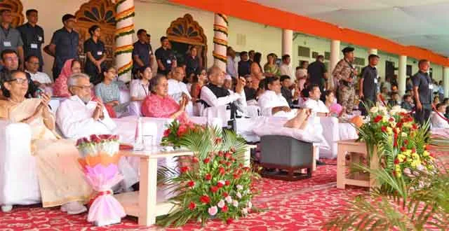 Ashok Gehlot: लोकतंत्र की रक्षा करना हम सभी का दायित्व